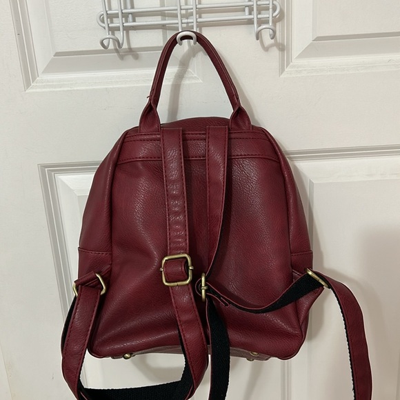 Harry Potter Hogwarts crest faux leather mini backpack Burgundy red purse - Picture 4 of 6